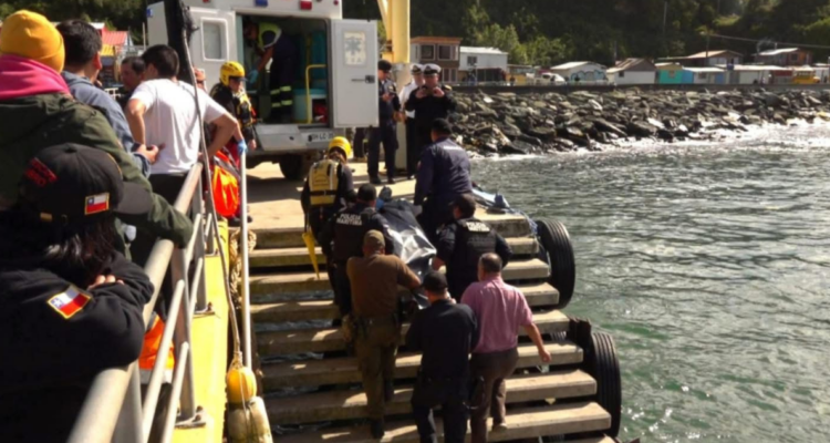 Naufragio de embarcación en Bahía Mansa