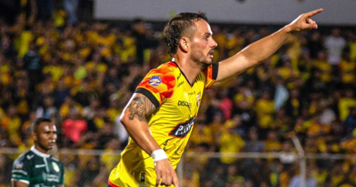 Octavio Rivero jugando para Barcelona SC
