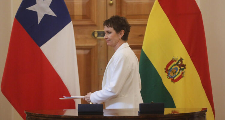 Oposición critica dichos de Tohá: “Chile no está preparado para una nueva ola migratoria de Venezuela”