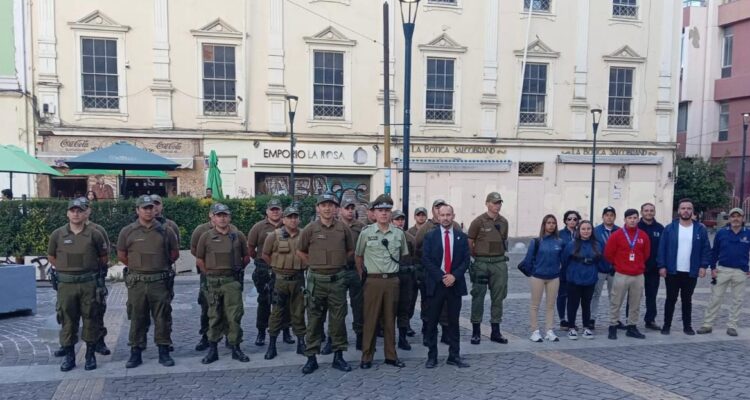 Carabineros durante operativo en Valparaíso
