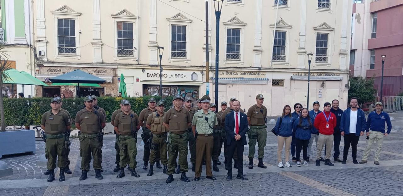 Carabineros durante operativo en Valparaíso