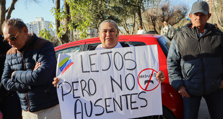Oposición venezolana en Chile pide a Boric reconocer a Edmundo González como presidente