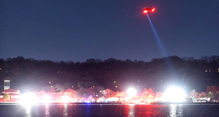 Rusia asegura que avión siniestrado en Washington trasladaba a patinadores rusos