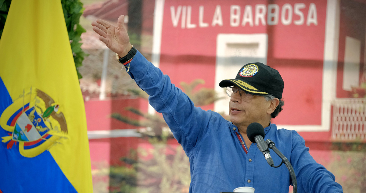 Petro acusa una “fuerza extranjera” detrás de los mortales enfrentamientos entre ELN y disidencia FARC