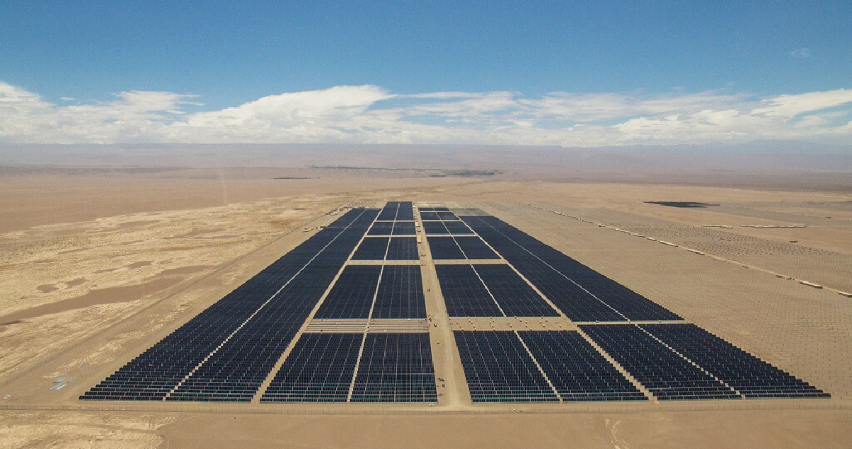 Cuenta con casi 500 mil paneles: AES Chile adquiere planta fotovoltaica en la región de Tarapacá