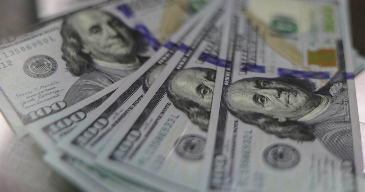 Dólar anota nuevos retrocesos mientras surgen nuevas declaraciones económicas de Donald Trump