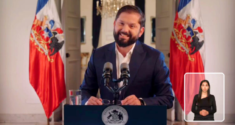 Presidente Gabriel Boric celebra en cadena nacional los alcances de la aprobada reforma de pensiones