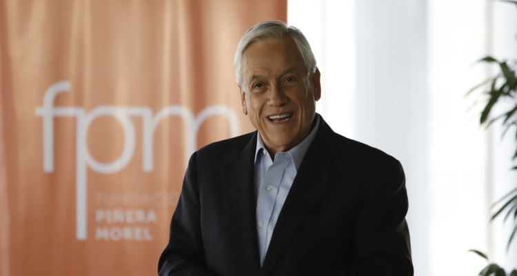 Proyecto para estatua de Piñera avanza en el Senado tras intenso debate en Comisión de Cultura