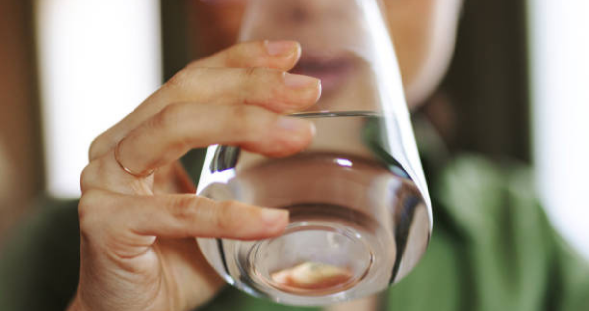 Desde una "prueba" a un aliado: por esto es importante el vaso con agua en una entrevista de trabajo