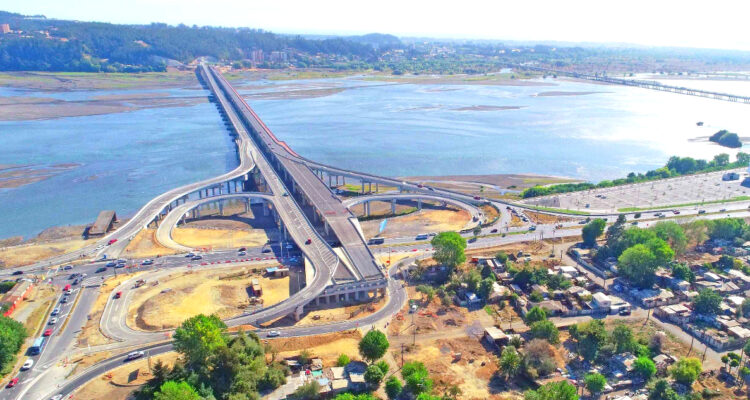 Imagen desde el aire de obras del Puente Bicentenario para conectar con el Puente Bicentenario