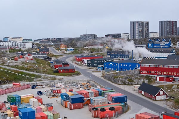 Vista aérea del horizonte del puerto de Nuuk, capital de Groenlandia.