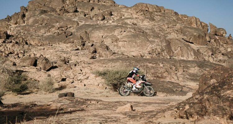 Nacho Cornejo remata tercero en etapa 4 del Dakar y con Quintanilla se afianzan en ’Top 10’ de motos