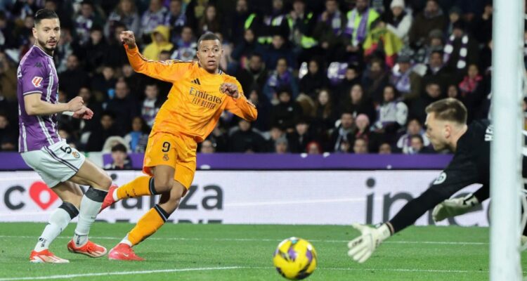 Real Madrid superó al Valladolid con un Mbappé tremendo: triplete del francés