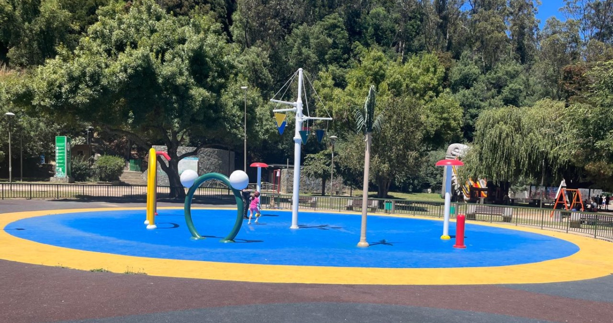 Juegos de agua en Parque Ecuador de Concepción