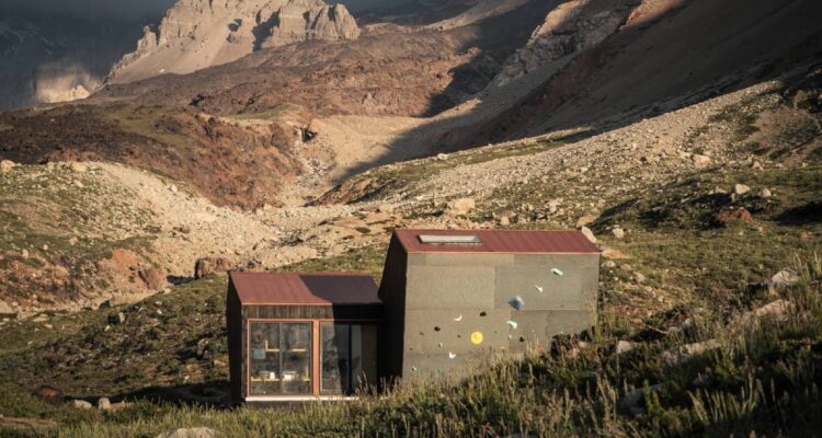 Inauguran refugio Volcán Tupungato en Valle Colorado: se busca crear un Parque Nacional en la RM