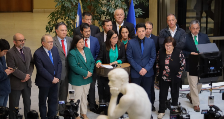 Diputados RN solicitan auditoría a la Contraloría por aumento de periodistas en la Segegob