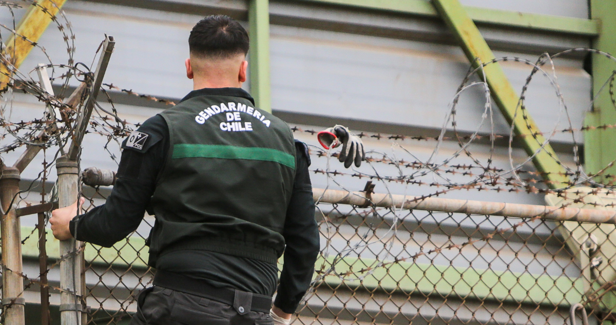 Reportan homicidio en cárcel de Curicó: enfrentamiento entre reos termina con un fallecido