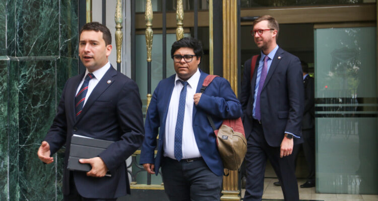 Diputados Republicanos ingresan requerimiento al TC contra senadora Allende por compra de casa