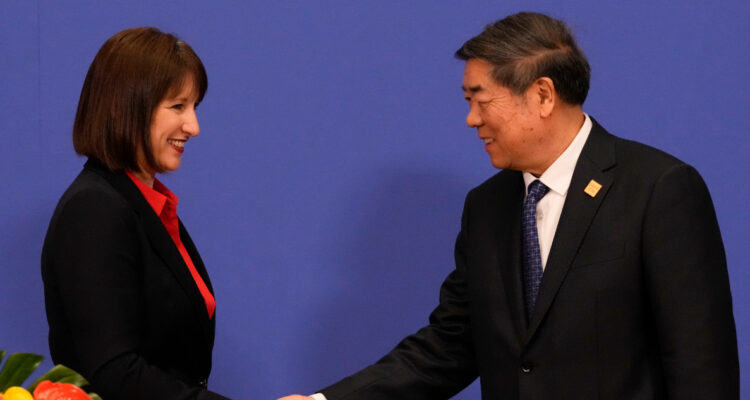 Reino Unido afirma que acuerdos firmados con China beneficiarán a trabajadores y empresas británicas