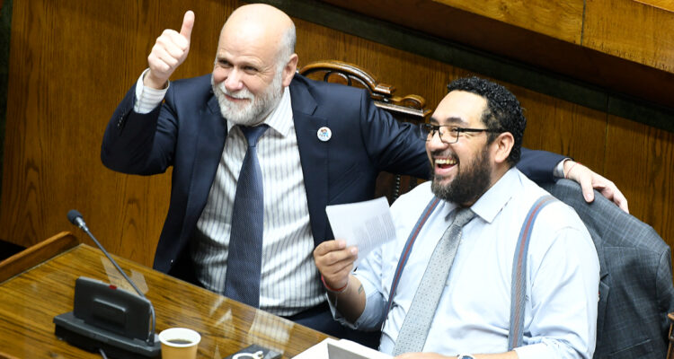 Senado despacha proyecto de ley para reparar deuda histórica de profesores