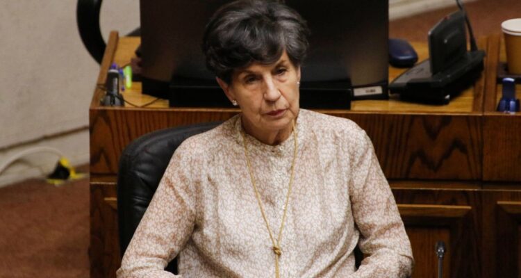 Senadora Isabel Allende hace uso de derecho a guardar silencio por fallida compra de casa