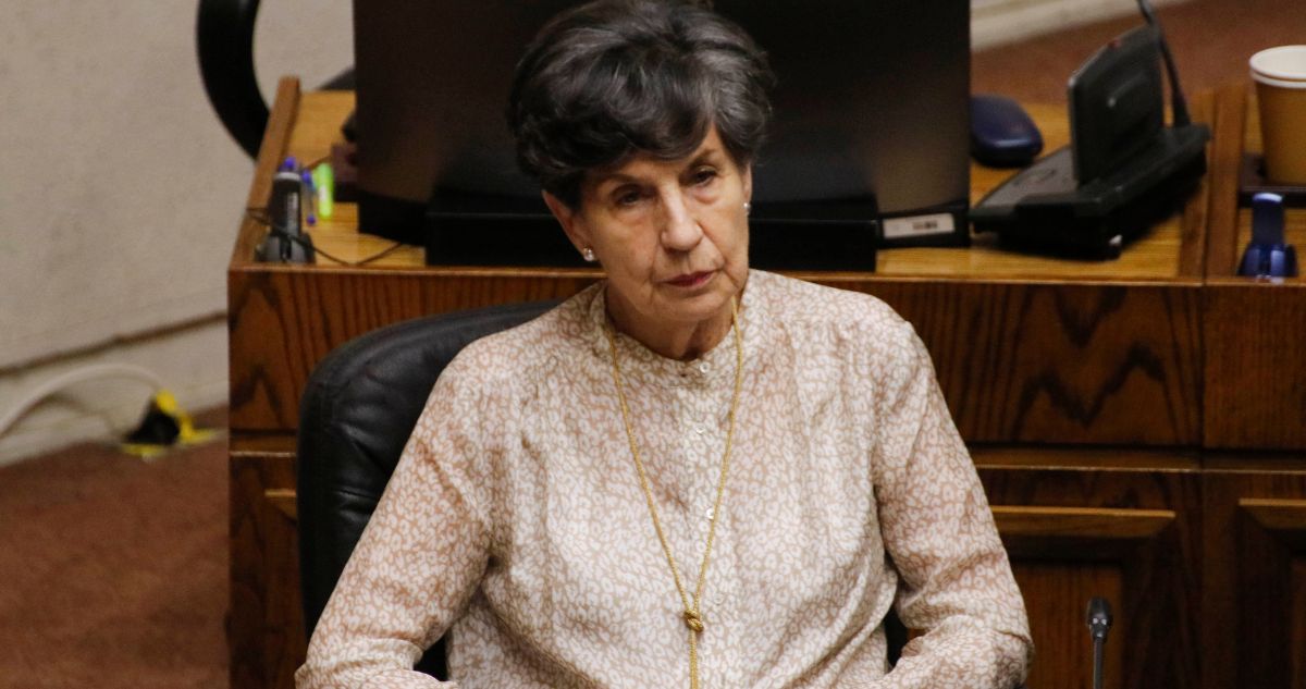 Senadora Isabel Allende hace uso de derecho a guardar silencio por fallida compra de casa