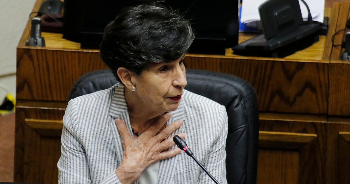 Senadora Allende asiste voluntariamente a comisión de Ética tras polémica por casa de expresidente