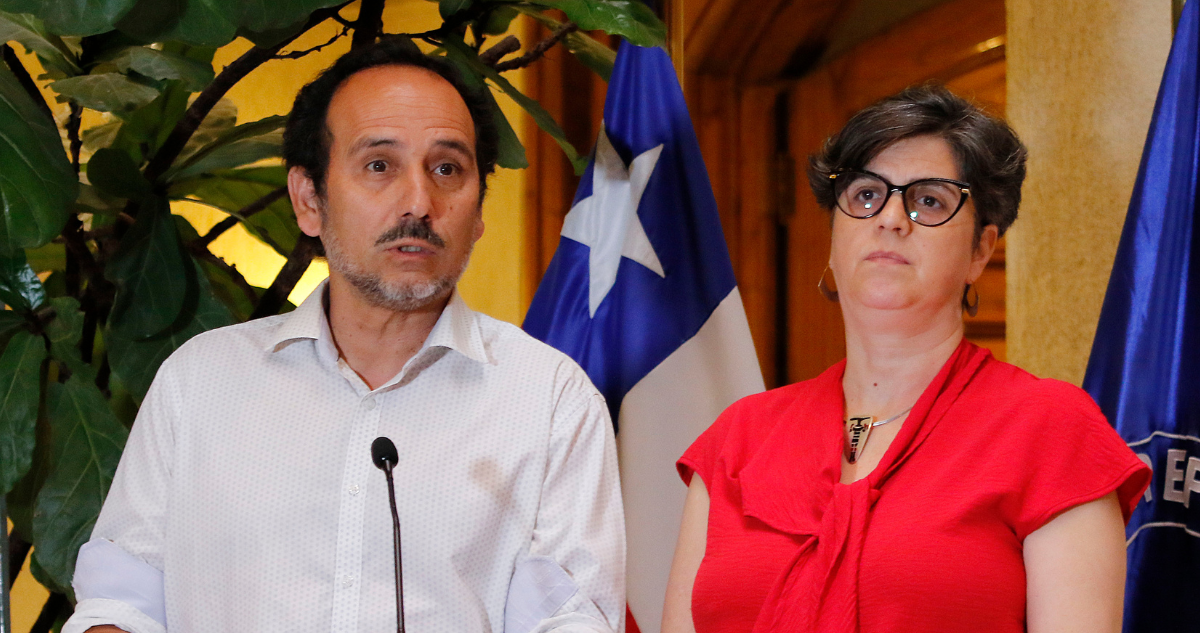 Senadores PC anuncian rechazo al proyecto que busca instalar monumento de Piñera frente a La Moneda