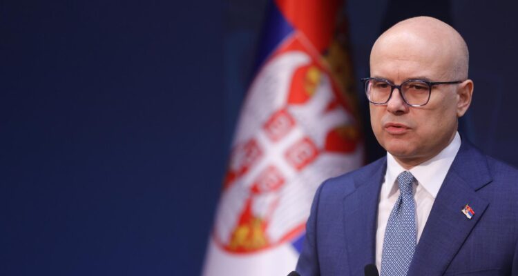 El primer ministro serbio, Milos Vucevic |