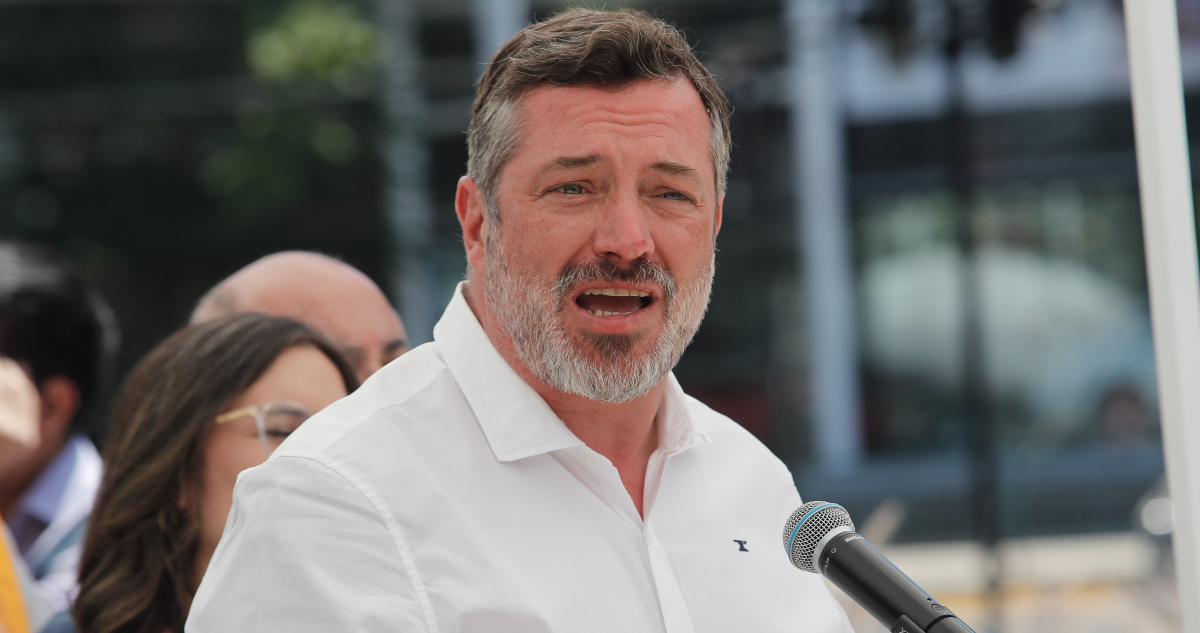 Sichel pide postergar traspaso de los colegios municipales de Ñuñoa a los SLEP con apoyo del Concejo