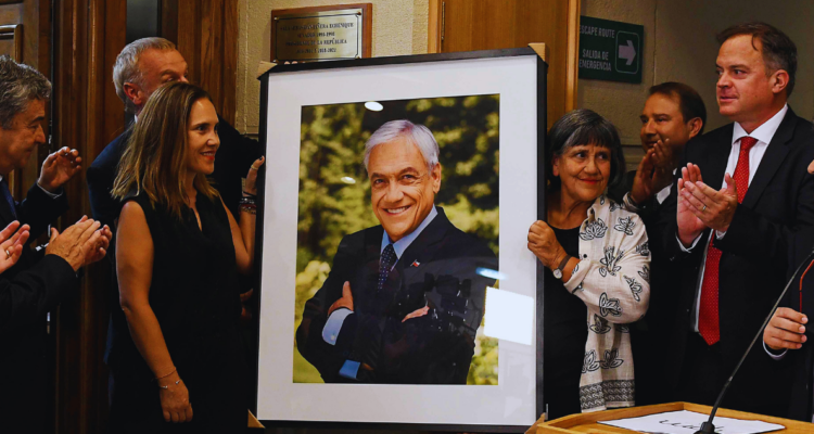 Renombran sala de la Comisión de Hacienda del Senado como Sebastián Piñera