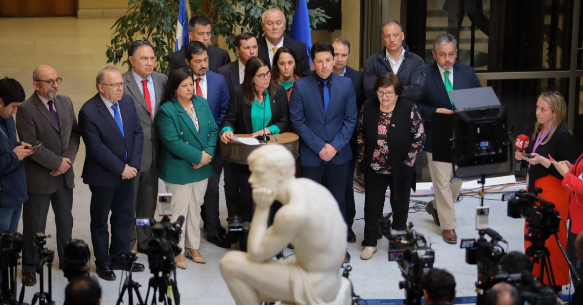 Diputados RN piden a Boric evaluar continuidad de jefaturas tras fallida compra de la casa de Allende