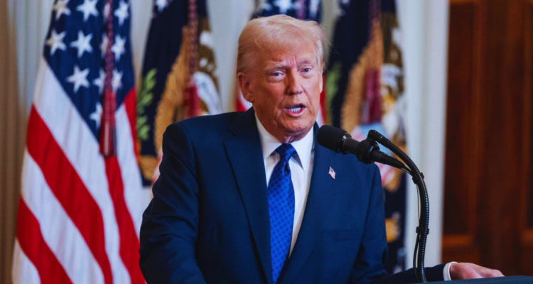 Trump anuncia que usará base de Guantánamo para retener hasta a 30 mil migrantes irregulares