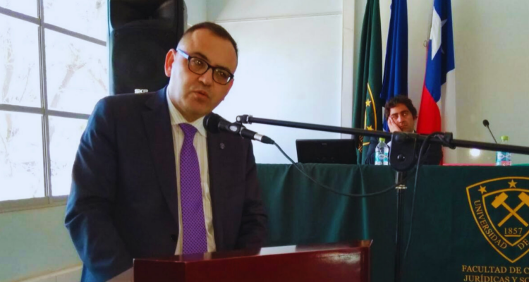 Corte Suprema ordena sumario administrativo contra de ministro Antonio Ulloa por chats con Hermosilla