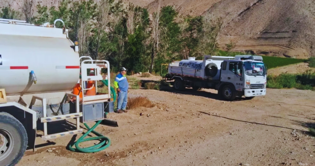 Tras una semana sin agua potable: camiones aljibe recorrerán cinco veces al día la comuna de Paihuano