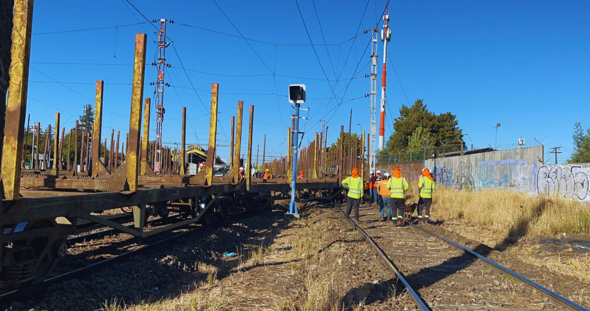 Tren de carga descarrila a metros de la estación de ferrocarriles de Temuco