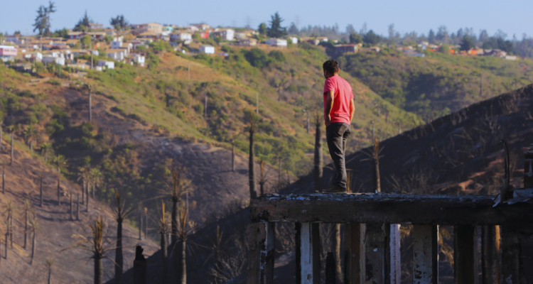 Afectados por megaincendio de Valparaíso iniciarán huelga de hambre: exigen bono de acogida universal