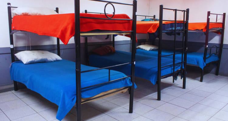 Mujer denuncia haberse contagiado de VIH luego de morder a sujeto que la atacó en Albergue de Quintero