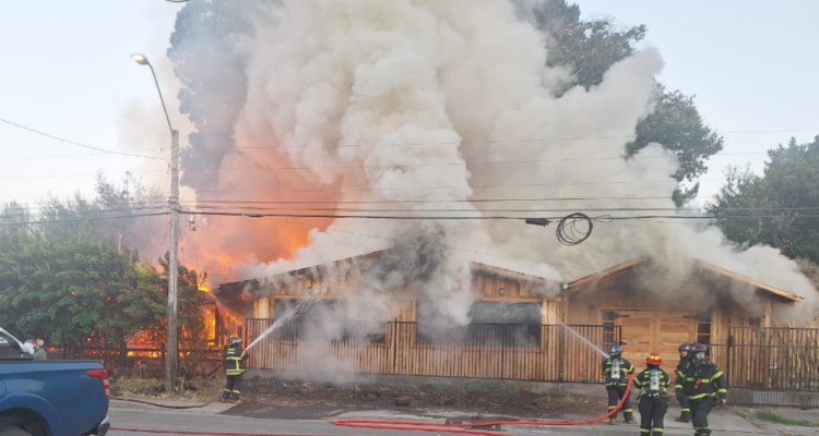 Incendio en Santa Bárbara deja millonarias pérdidas: afectó a restaurante recién inaugurado