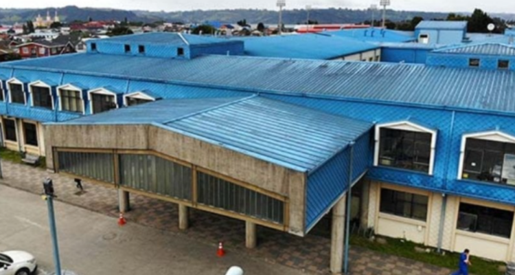 Anuncian inversión de $729 millones para reponer mobiliario en Hospital Base de Castro