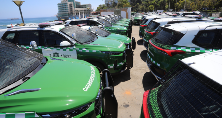 Entrega de autos de carabineros