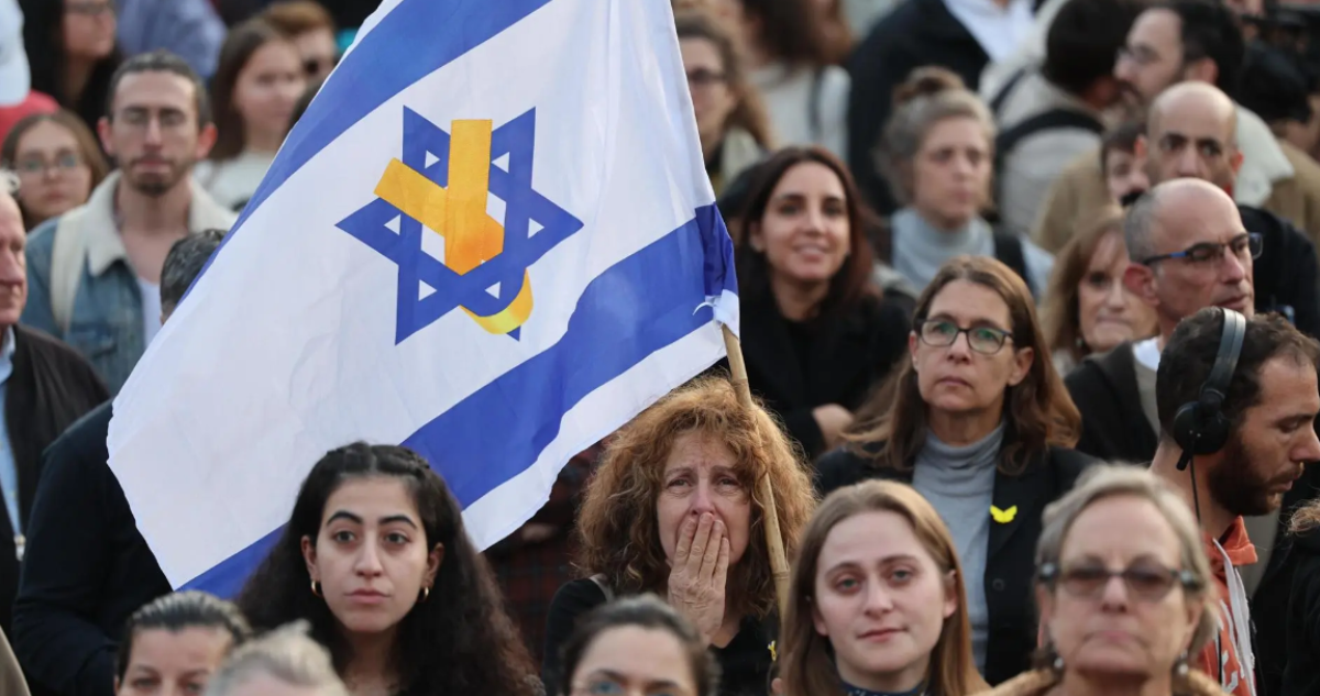 Hamás libera a tres rehenes isralíes
