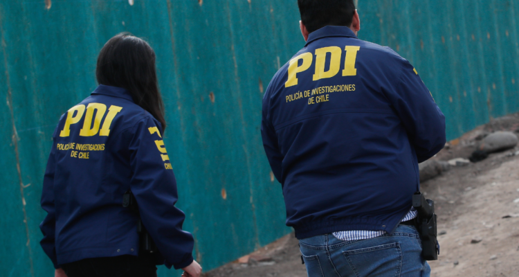 Un muerto y al menos un policía herido padre las casas