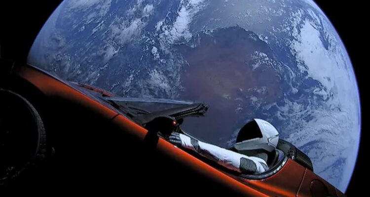 Auto de Elon Musk confundido con un asteroide