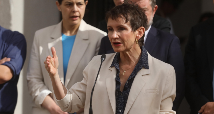 Tohá y responsabilidad de Sandoval en compra de casa: “Lo importante es lo que diga la investigación”