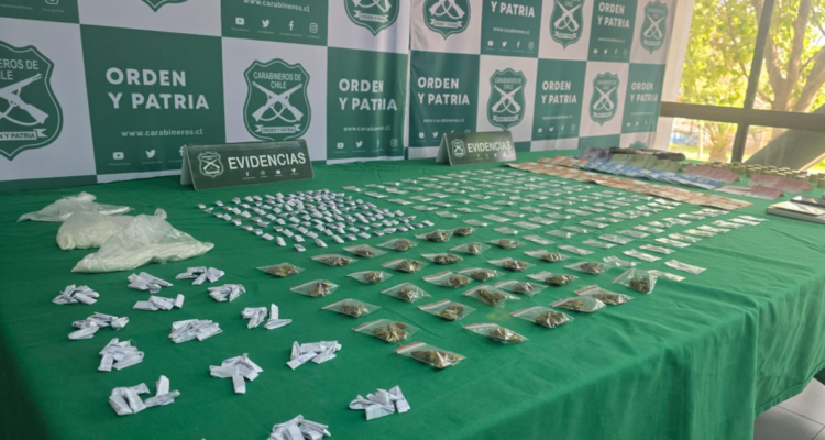 Tres detenidos por tráfico de drogas tras allanamientos en Cerrillos y Puente Alto