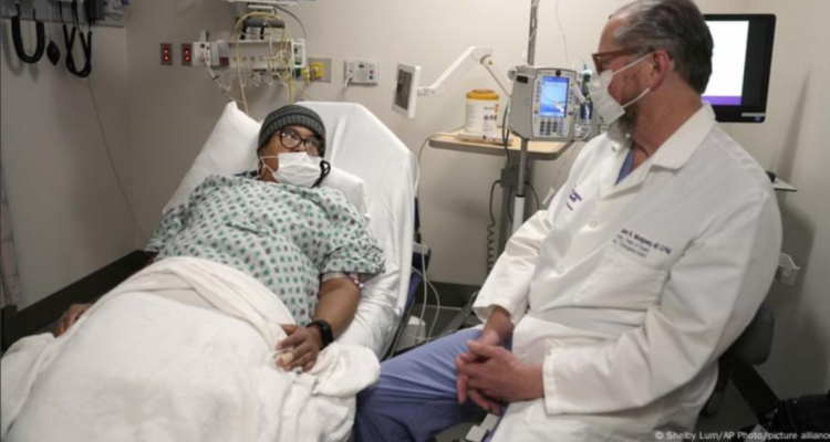 Mujer de Alabama bate récord por su trasplante de riñón de cerdo: 60 días y contando