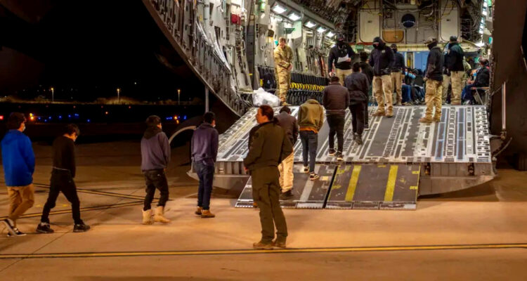 Tren de Aragua con las maras: EE.UU. estaría negociando con El Salvador recepción de deportados