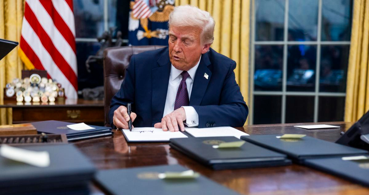 Donald Trump desmantela el legado de Joe Biden con una ola de decretos