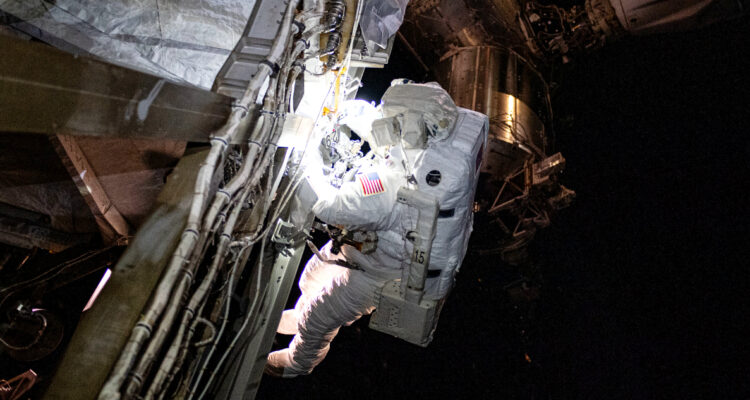 Trump pide a SpaceX traer a la Tierra lo antes posible a los dos astronautas varados en la EEI